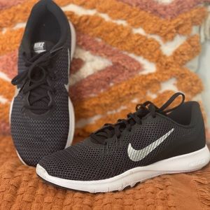 Women’s NIKE training Flex TR7, worn once